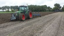 Fendt 716 aan het ploegen1